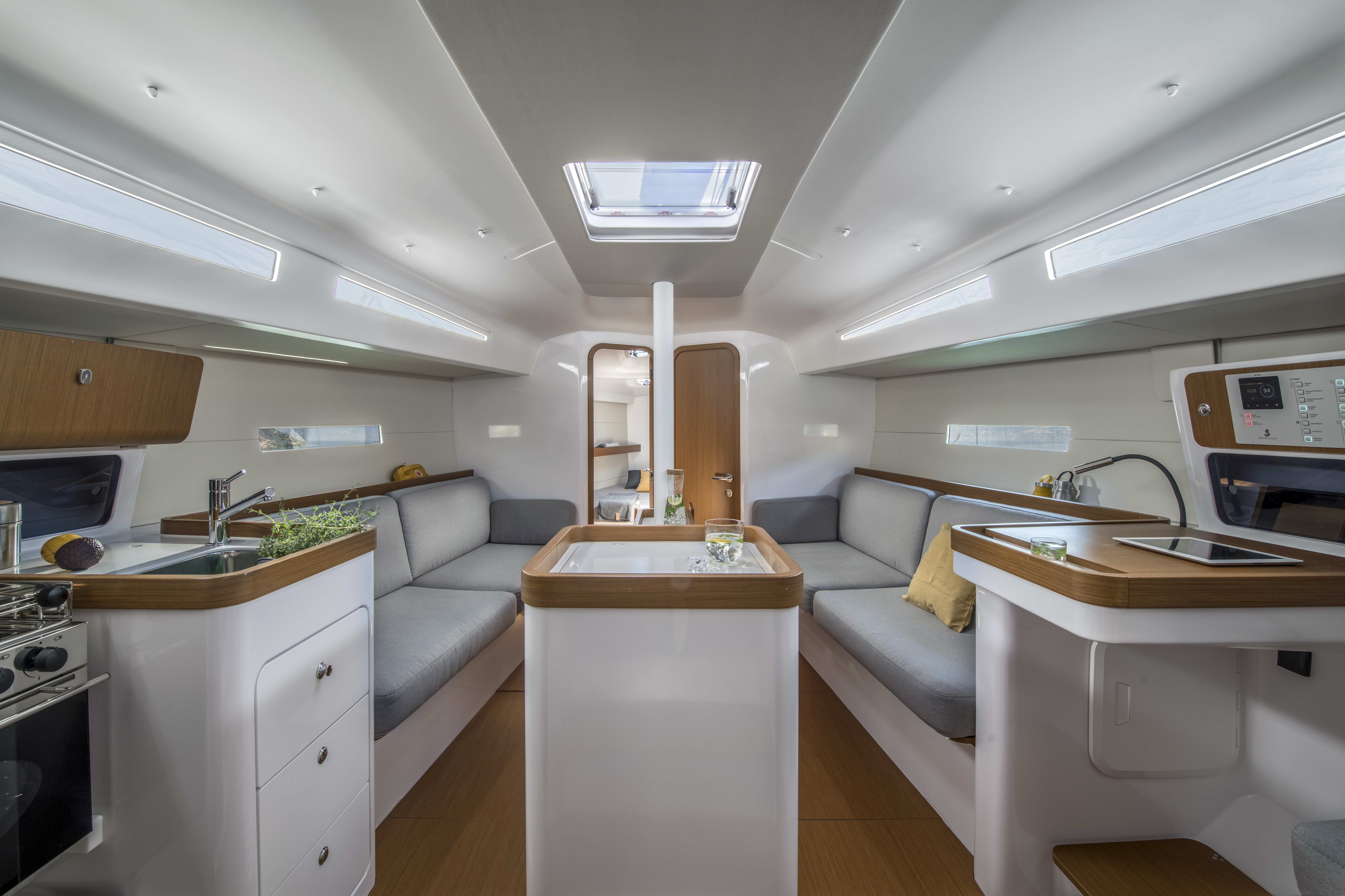 Daylight view of the interior on the BENETEAU First 36
